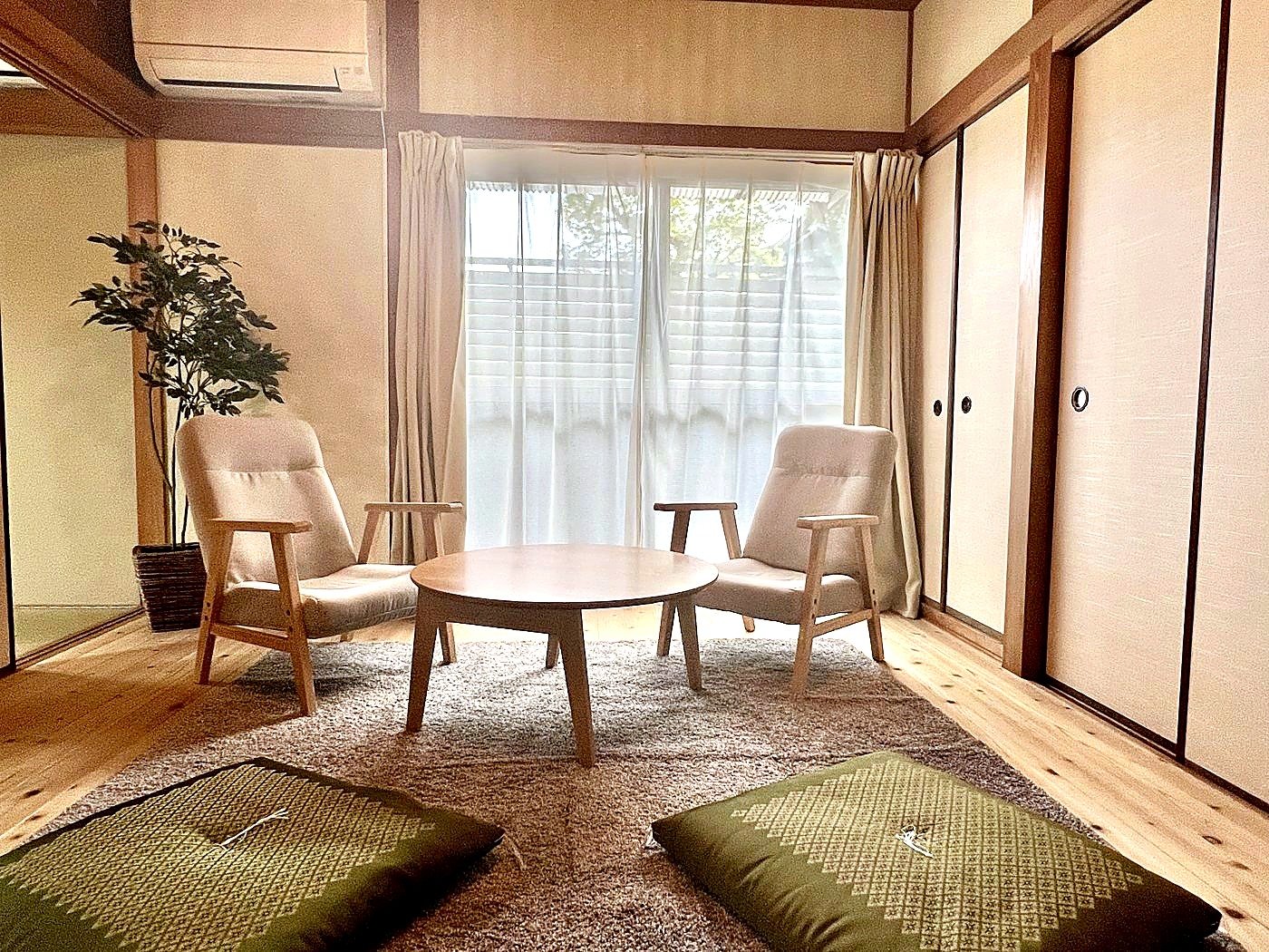 母屋のリビング